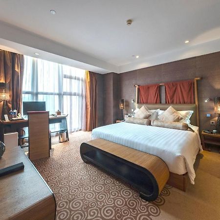 Christian'S Hotel Luoyang Луоян Екстериор снимка