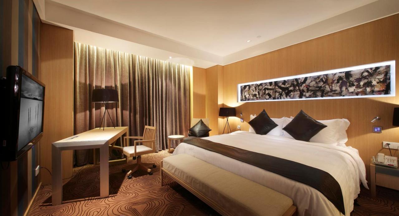 Christian'S Hotel Luoyang Луоян Екстериор снимка