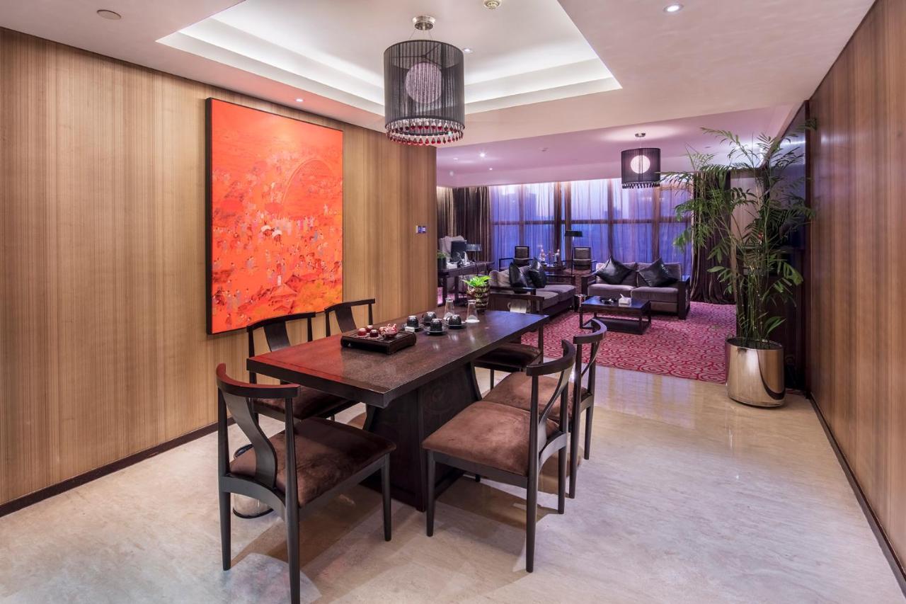 Christian'S Hotel Luoyang Луоян Екстериор снимка