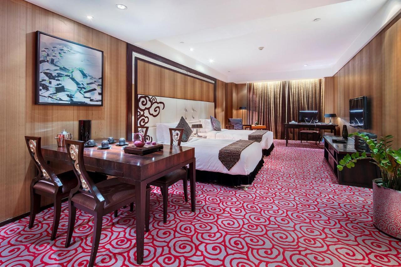 Christian'S Hotel Luoyang Луоян Екстериор снимка