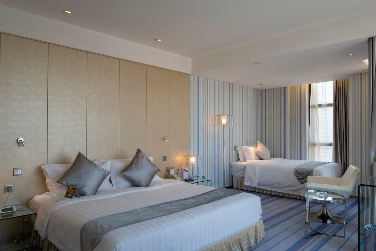 Christian'S Hotel Luoyang Луоян Екстериор снимка