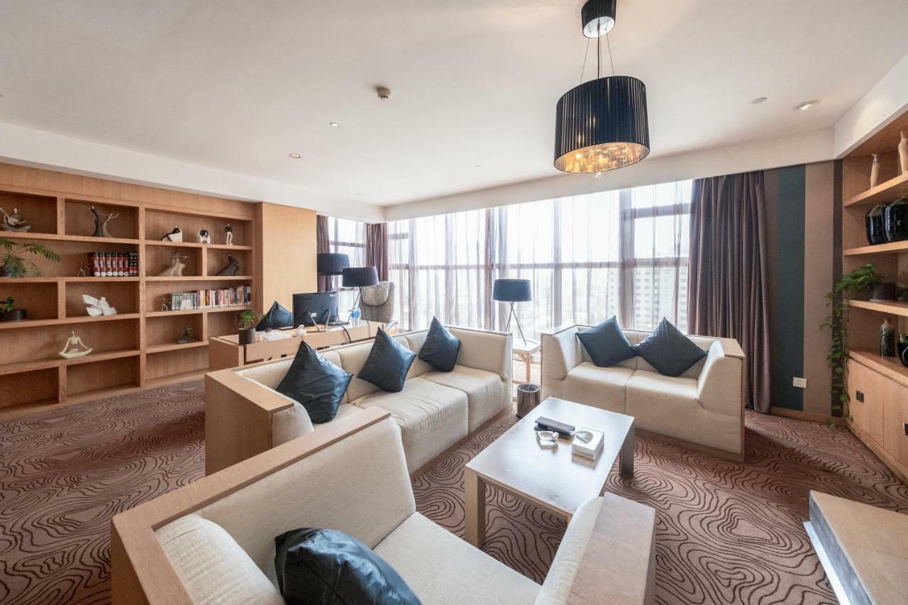 Christian'S Hotel Luoyang Луоян Екстериор снимка