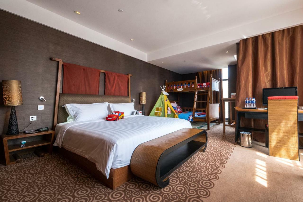 Christian'S Hotel Luoyang Луоян Екстериор снимка