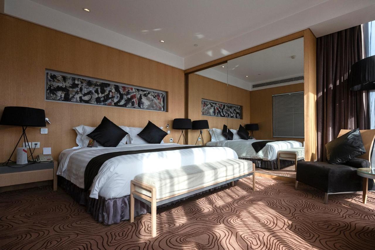 Christian'S Hotel Luoyang Луоян Екстериор снимка