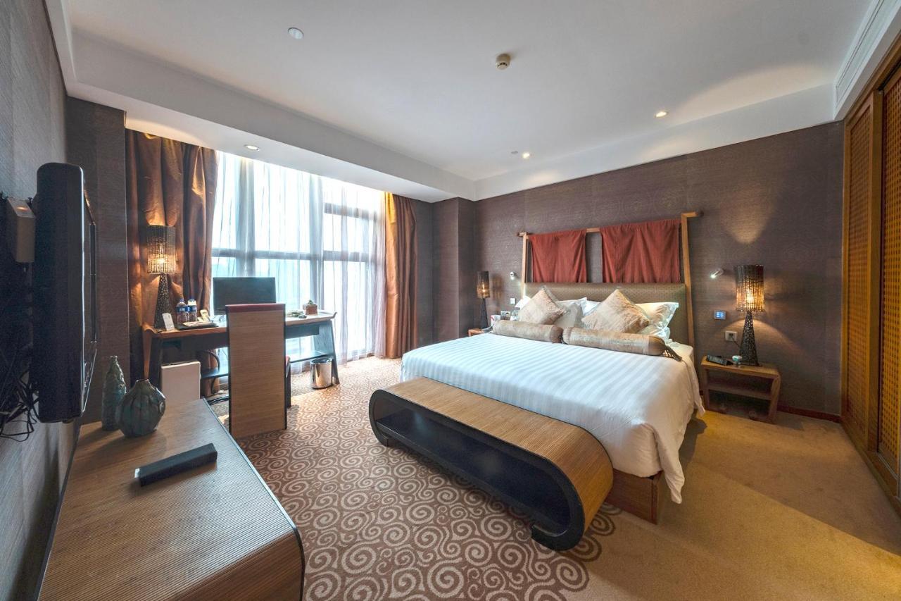Christian'S Hotel Luoyang Луоян Екстериор снимка