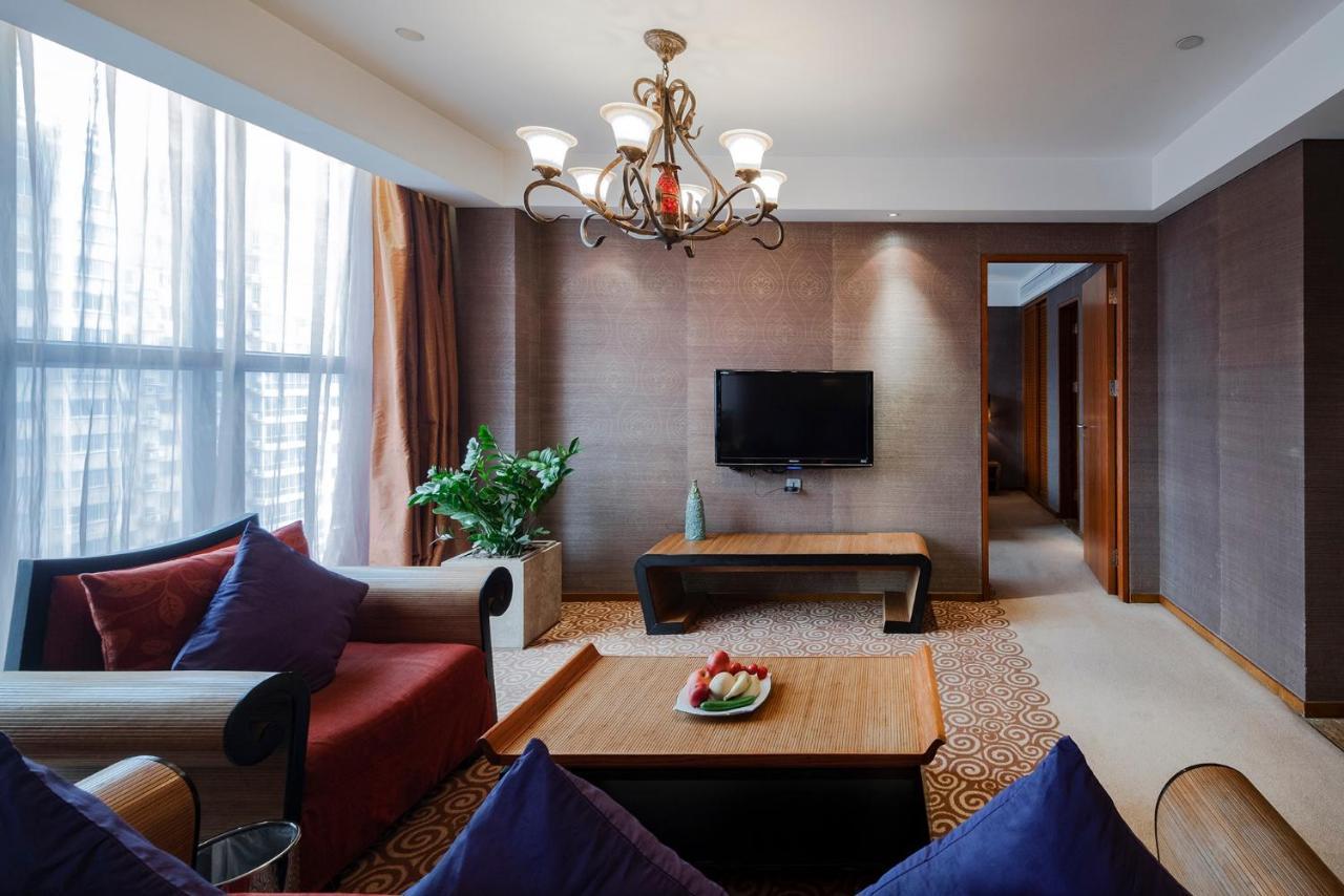 Christian'S Hotel Luoyang Луоян Екстериор снимка